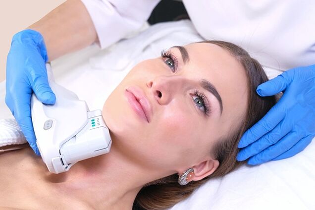 Lifting facial de hardware coa finalidade dunha rexeneración eficaz da pel
