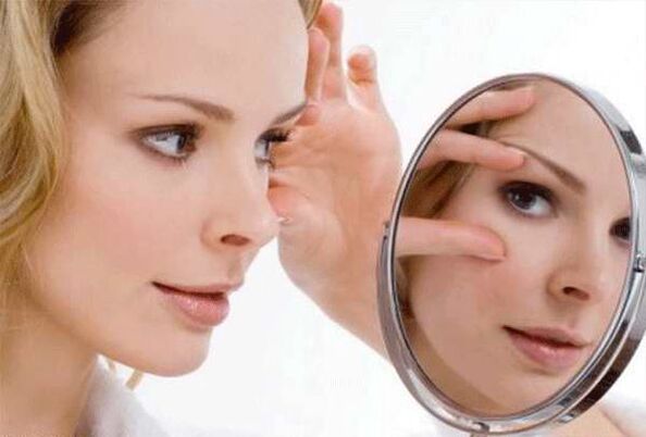 rexuvenecemento da pel arredor dos ollos dunha muller